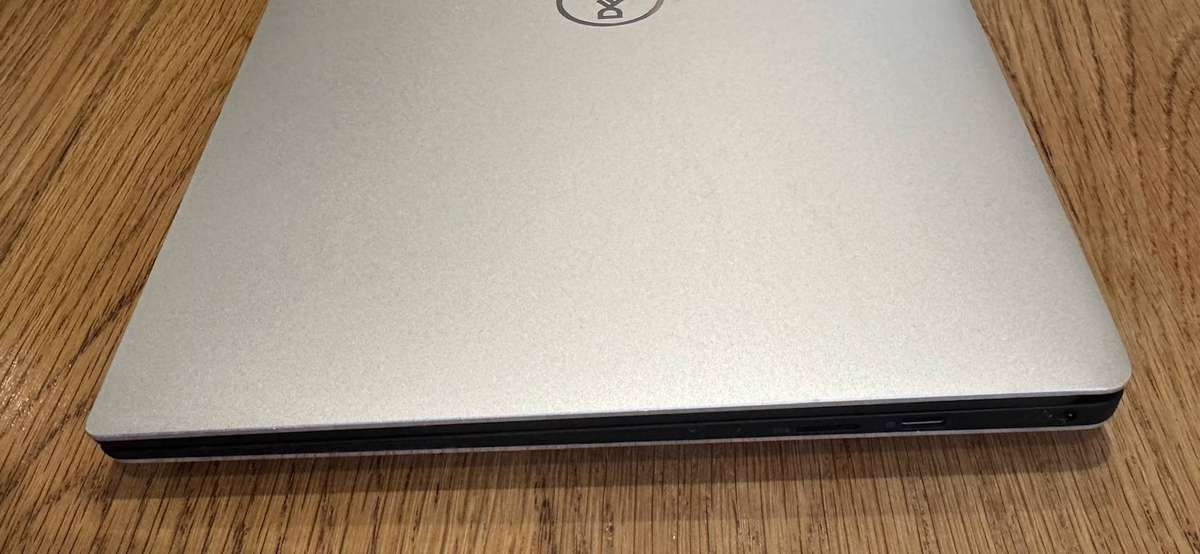 DELL XPS 13 7390 13.3", Intel Core i5-10210U 1.60GHz, 8GB RAM, NO SSD, READ!!!