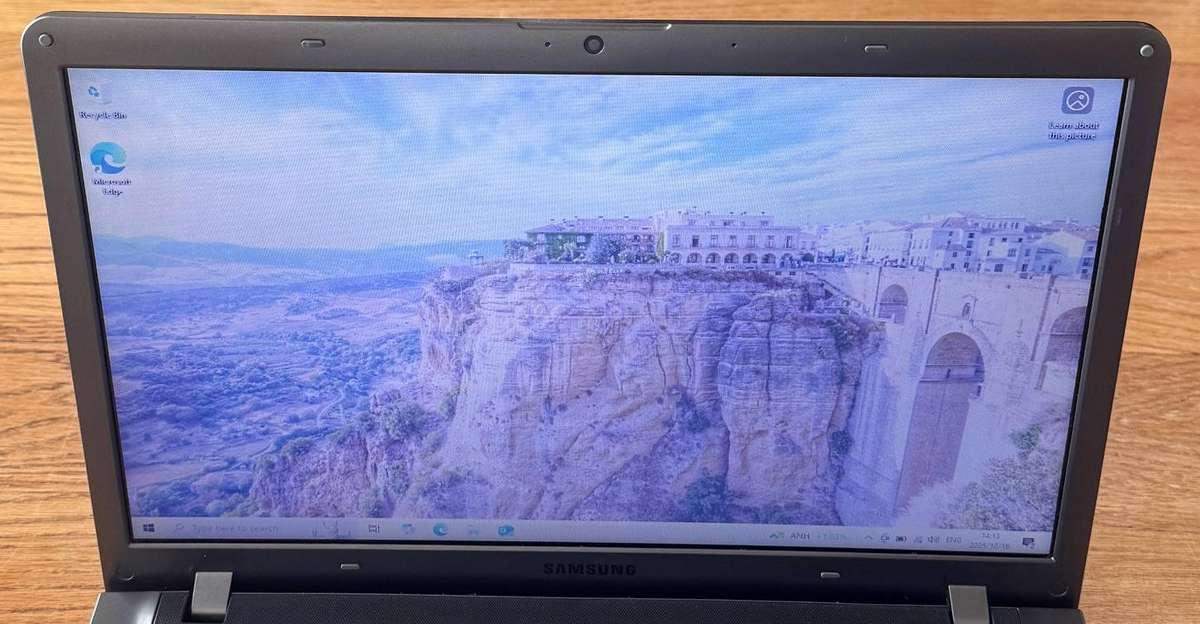 Samsung NoteBook 3 15.6", AMD Radeon HD 7600M, Intel Core i5-3210M 2.50GHz, 6GB RAM, 250GB HDD