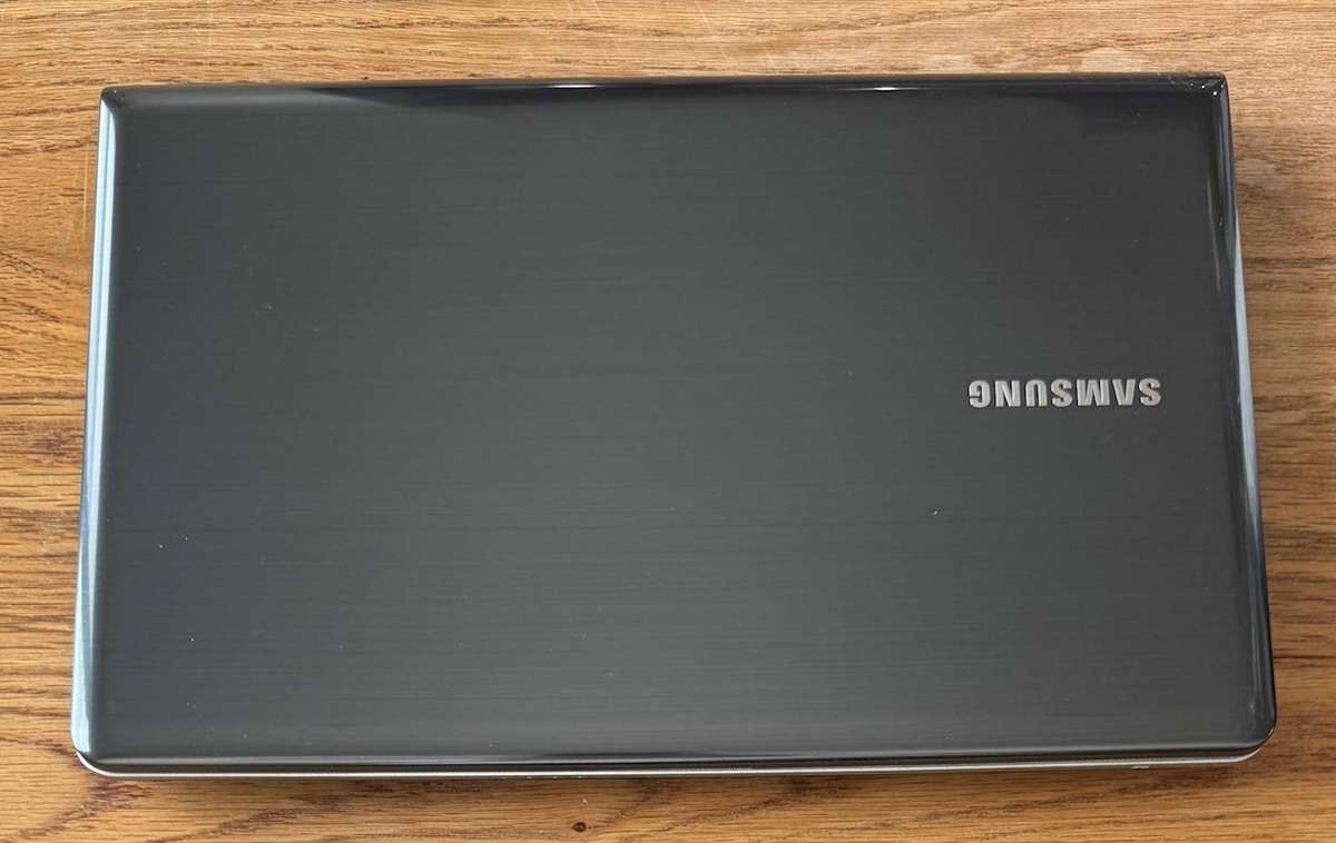 Samsung NoteBook 3 15.6", AMD Radeon HD 7600M, Intel Core i5-3210M 2.50GHz, 6GB RAM, 250GB HDD