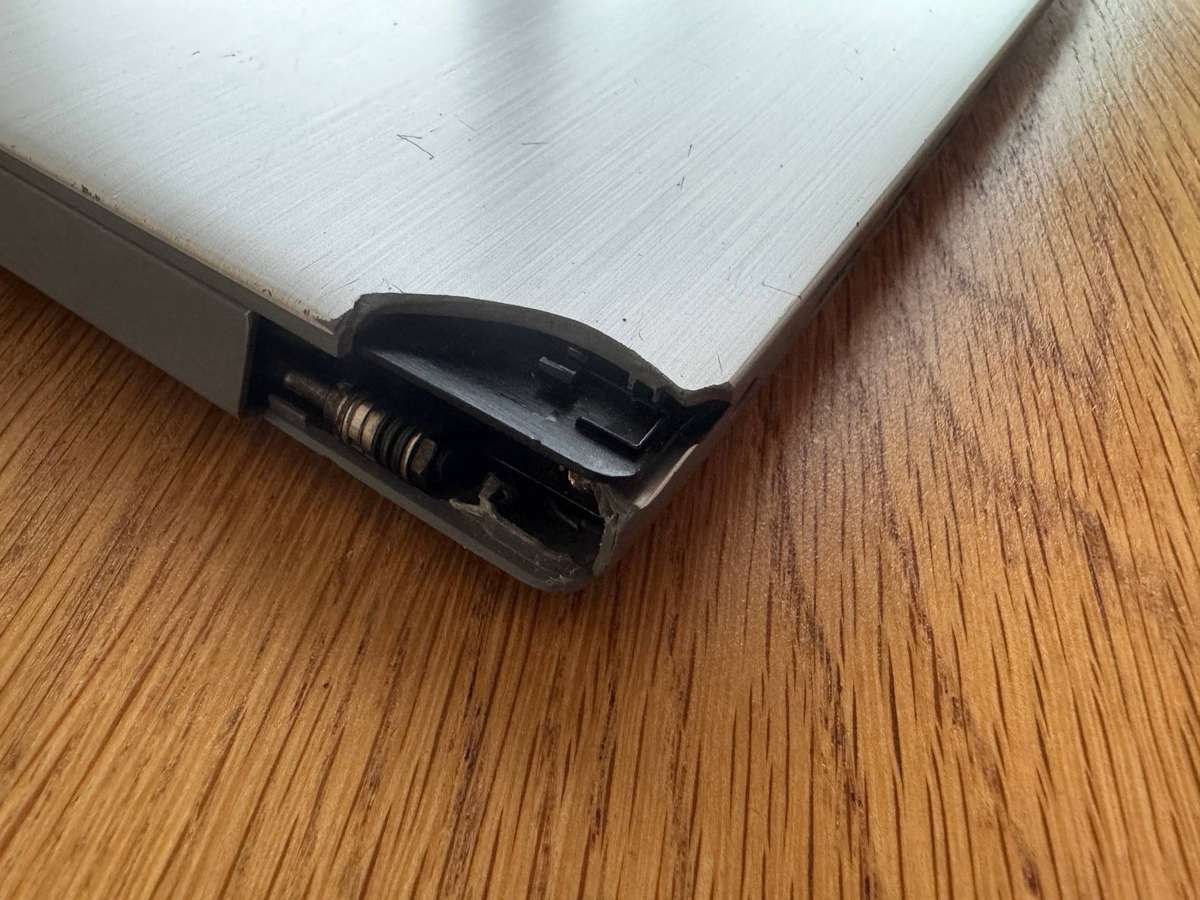 Lenovo IdeaPad 3 15.6", Intel Core i3-10110U 2.10GHz, 8GB RAM, 512GB SSD, PLEASE READ!!!