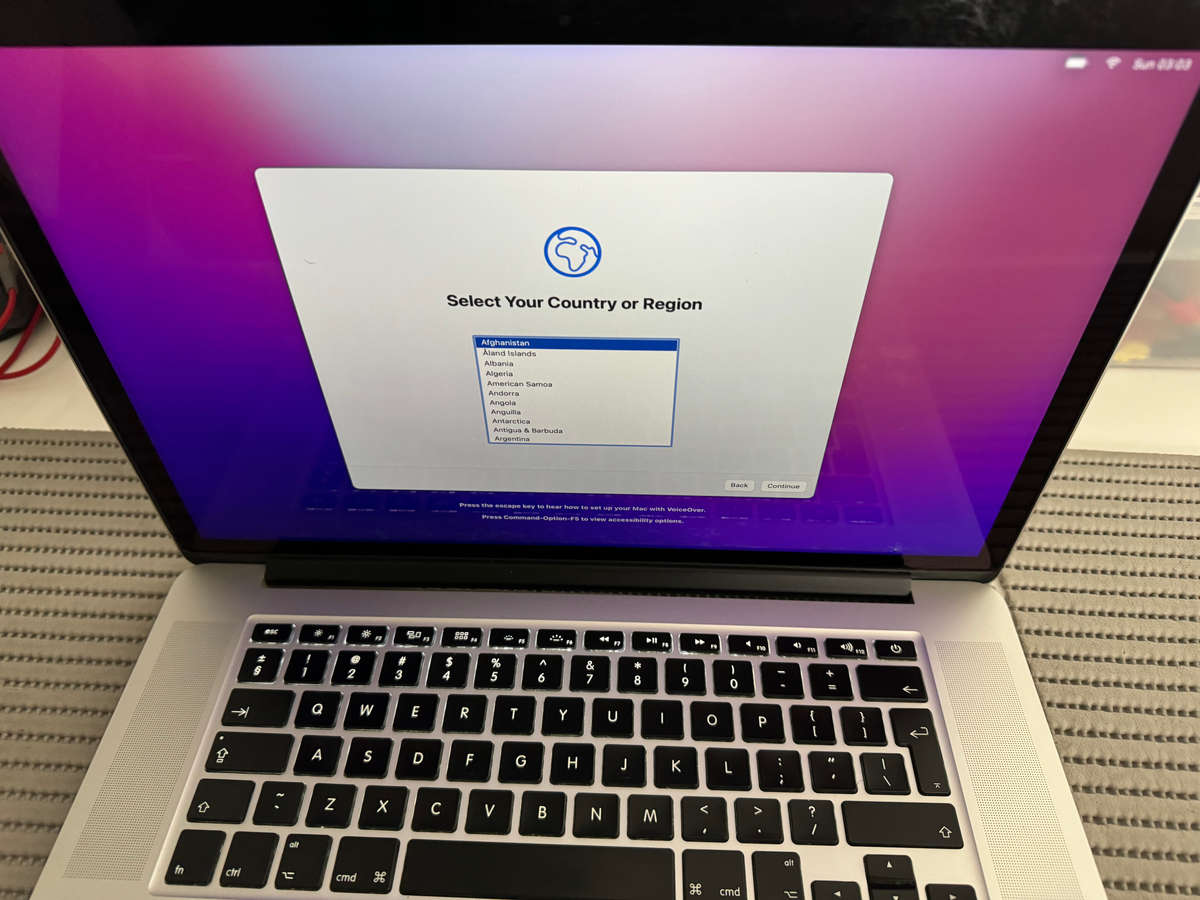 Apple MacBook Pro 15" Retina Mid 2015, Intel Core i7, 256gb SSD, 16gb Ram, 2.2GHz