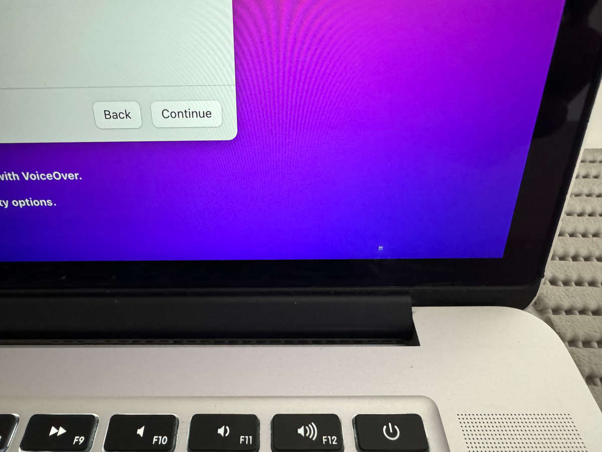 Apple MacBook Pro 15" Retina Mid 2015, Intel Core i7, 256gb SSD, 16gb Ram, 2.2GHz