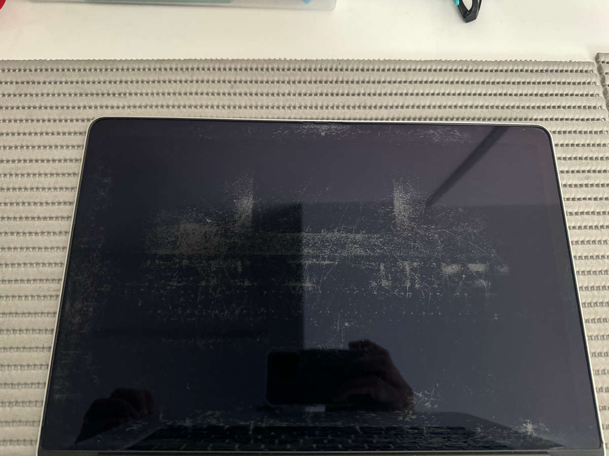 Apple MacBook Pro 15" Retina Mid 2015, Intel Core i7, 256gb SSD, 16gb Ram, 2.2GHz