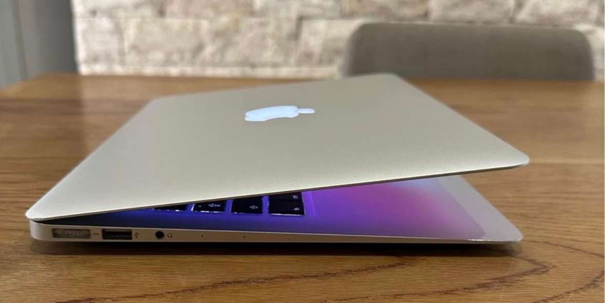 MacBook Air 13 inch 2017 1.8GHz i5 8GB RAM 128GB SSD NEW BATTERY, EXCELLENT CONDITION