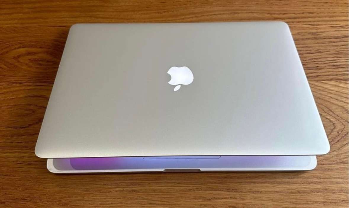 Apple MacBook Pro 15" Retina Mid 2015, Intel Core i7, 256gb SSD, 16gb Ram, 2.2GHz