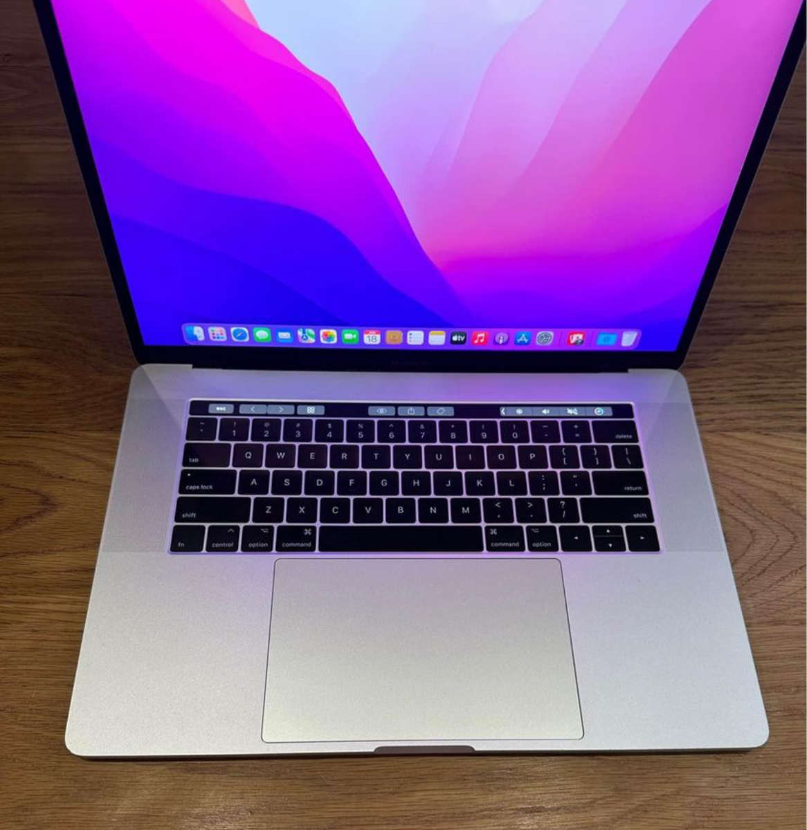 MacBook Pro (15-inch, 2016)TOUCHBAR 2.6GHz, Intel Core i7 ,256GB SSD, 16GB Ram - Silver