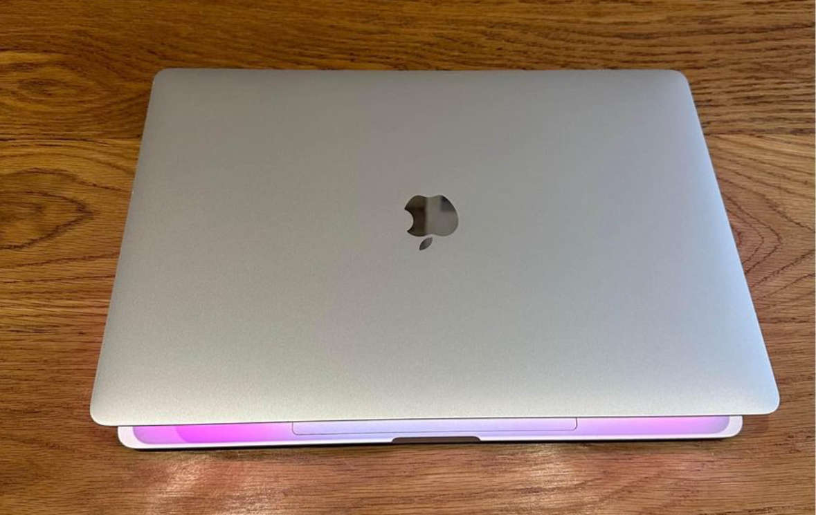 MacBook Pro (15-inch, 2016)TOUCHBAR 2.6GHz, Intel Core i7 ,256GB SSD, 16GB Ram - Silver