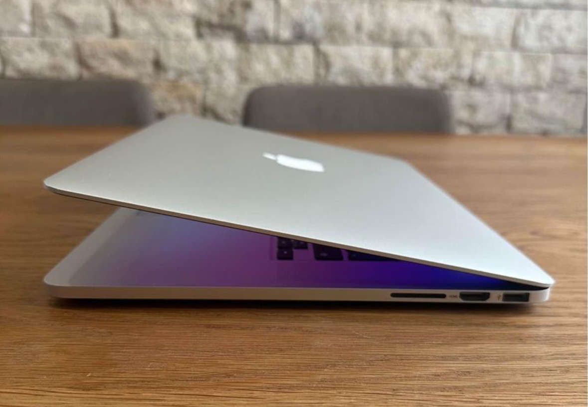 Apple MacBook Pro 15" Retina Mid 2015, Intel Core i7, 512GB SSD, 16GB RAM, 2.2GHz