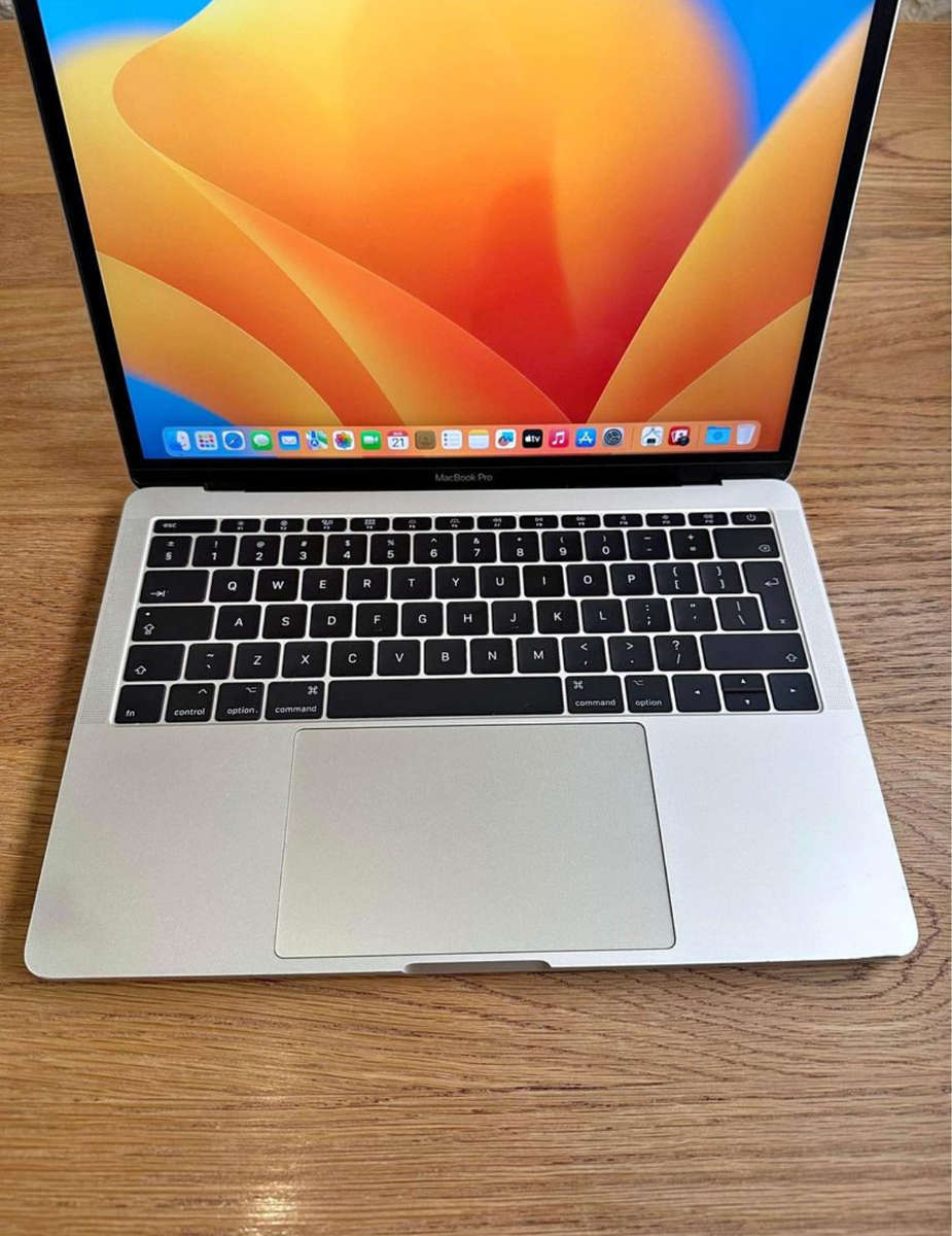 Apple MacBook Pro 13 Retina 2017 Silver, Intel Core i5, 128gb SSD, 8gb Ram, 2.3GHz