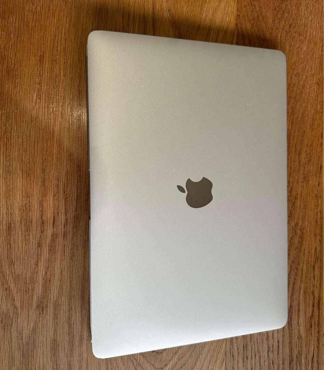 Apple MacBook Pro 13 Retina 2017 Silver, Intel Core i5, 128gb SSD, 8gb Ram, 2.3GHz