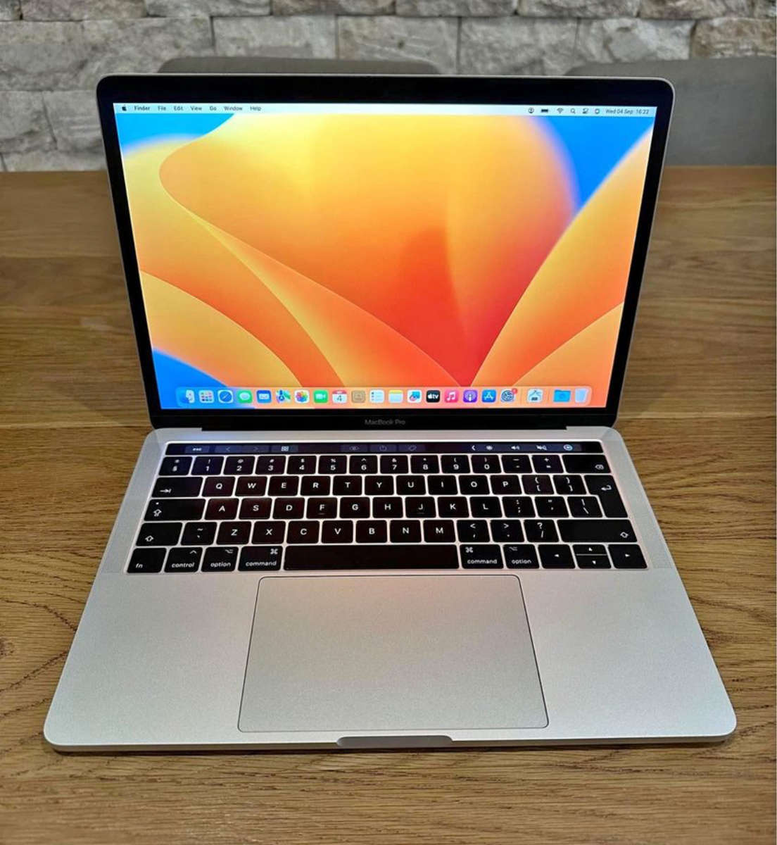 MacBook Pro 13 inch 2017 TouchBar 3.1GHz i5 8GB RAM 512GB SSD Silver