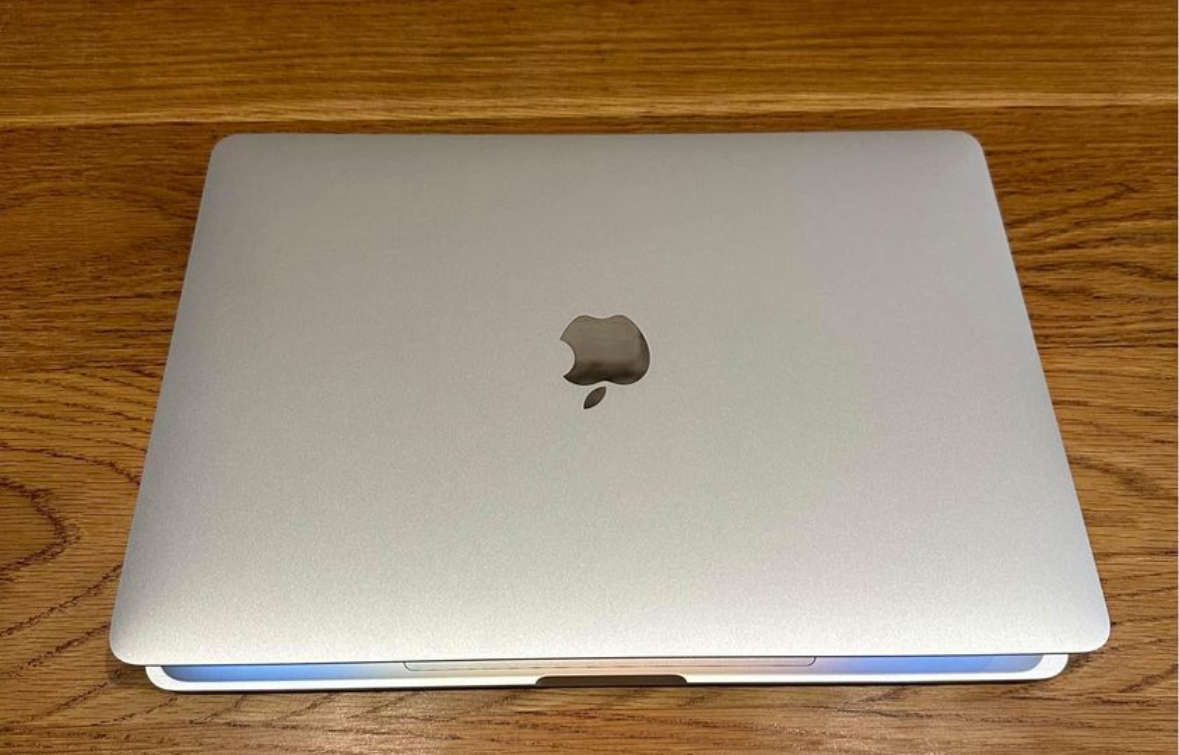 MacBook Pro 13 inch 2017 TouchBar 3.1GHz i5 8GB RAM 512GB SSD Silver