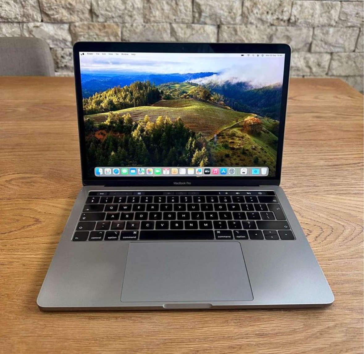MacBook Pro 13 inch 2019 TouchBar 2.4GHz i5 8GB RAM 256GB SSD Space Grey