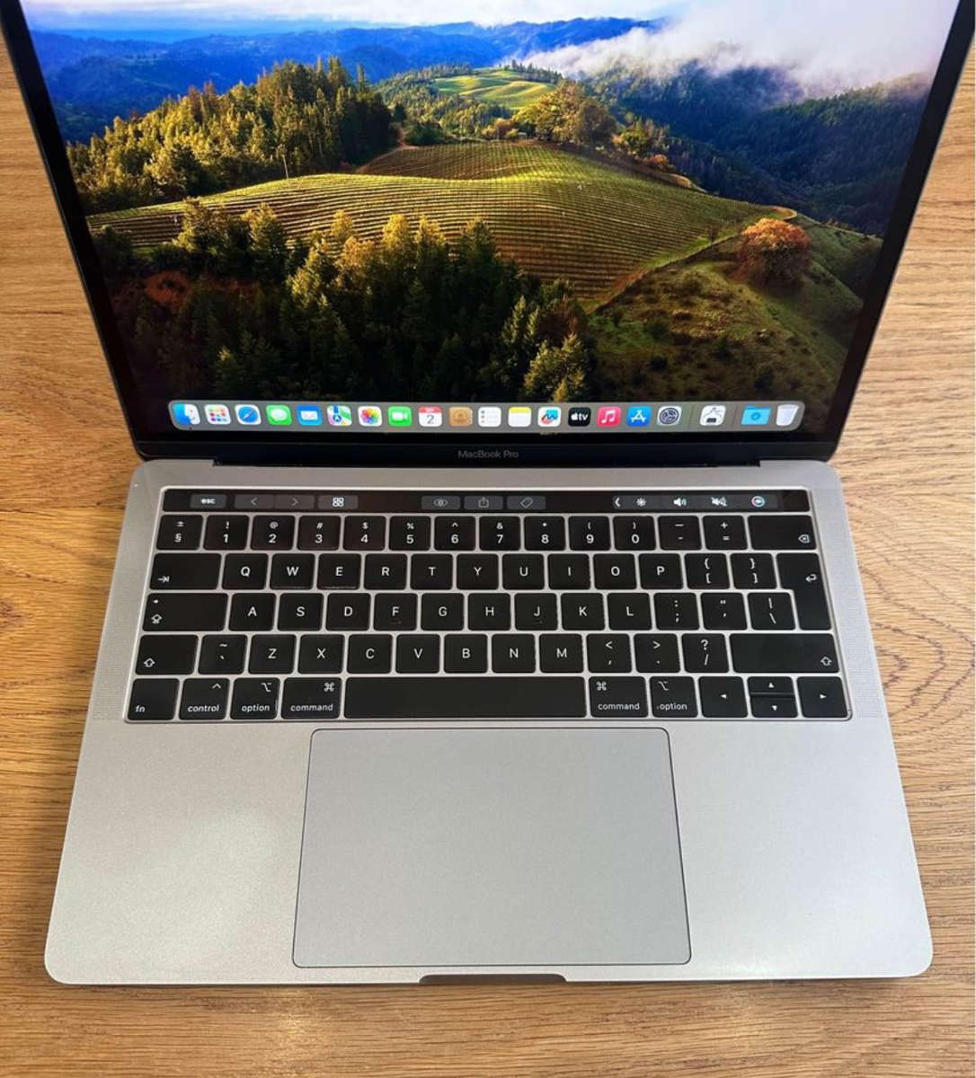 MacBook Pro 13 inch 2019 TouchBar 2.4GHz i5 8GB RAM 256GB SSD Space Grey