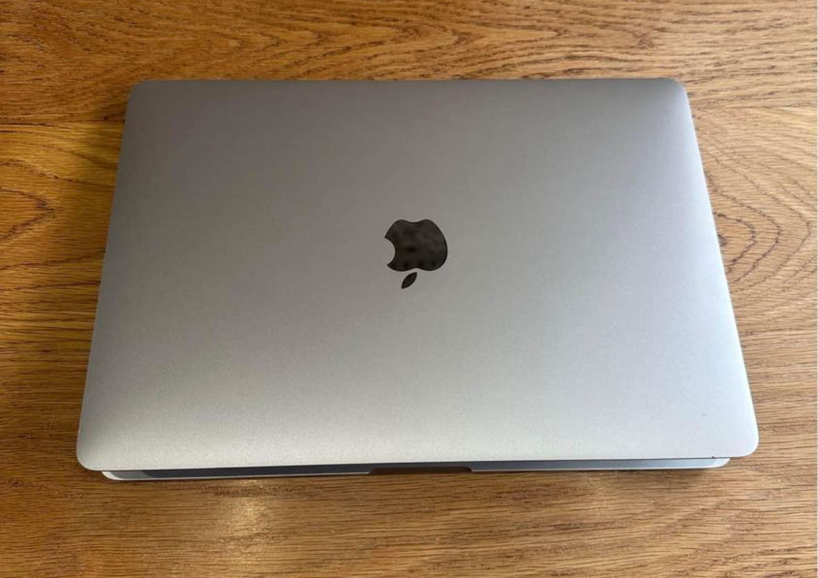 MacBook Pro 13 inch 2019 TouchBar 2.4GHz i5 8GB RAM 256GB SSD Space Grey