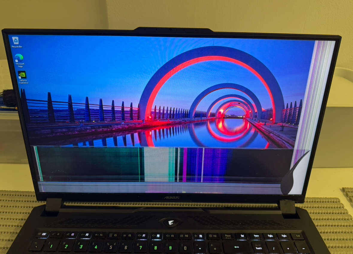 Gigabyte AORUS XE4, RTX 3070Ti GPU, Core i7-12700H 4.70GHz, 17.3" Full HD360Hz, 32GB PLEASE READ!!!