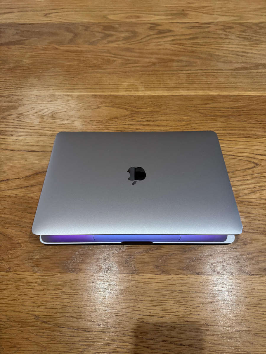 Apple MacBook Pro 13 Retina 2016 Space Grey, Intel Core i5, 256gb SSD, 8gb Ram, 2.0GHz NEW BATTERY!!