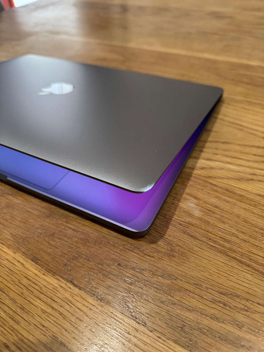 Apple MacBook Pro 13 Retina 2016 Space Grey, Intel Core i5, 256gb SSD, 8gb Ram, 2.0GHz NEW BATTERY!!