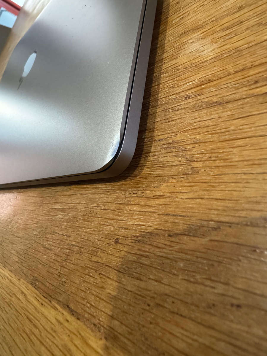 Apple MacBook Pro 13 Retina 2016 Space Grey, Intel Core i5, 256gb SSD, 8gb Ram, 2.0GHz NEW BATTERY!!