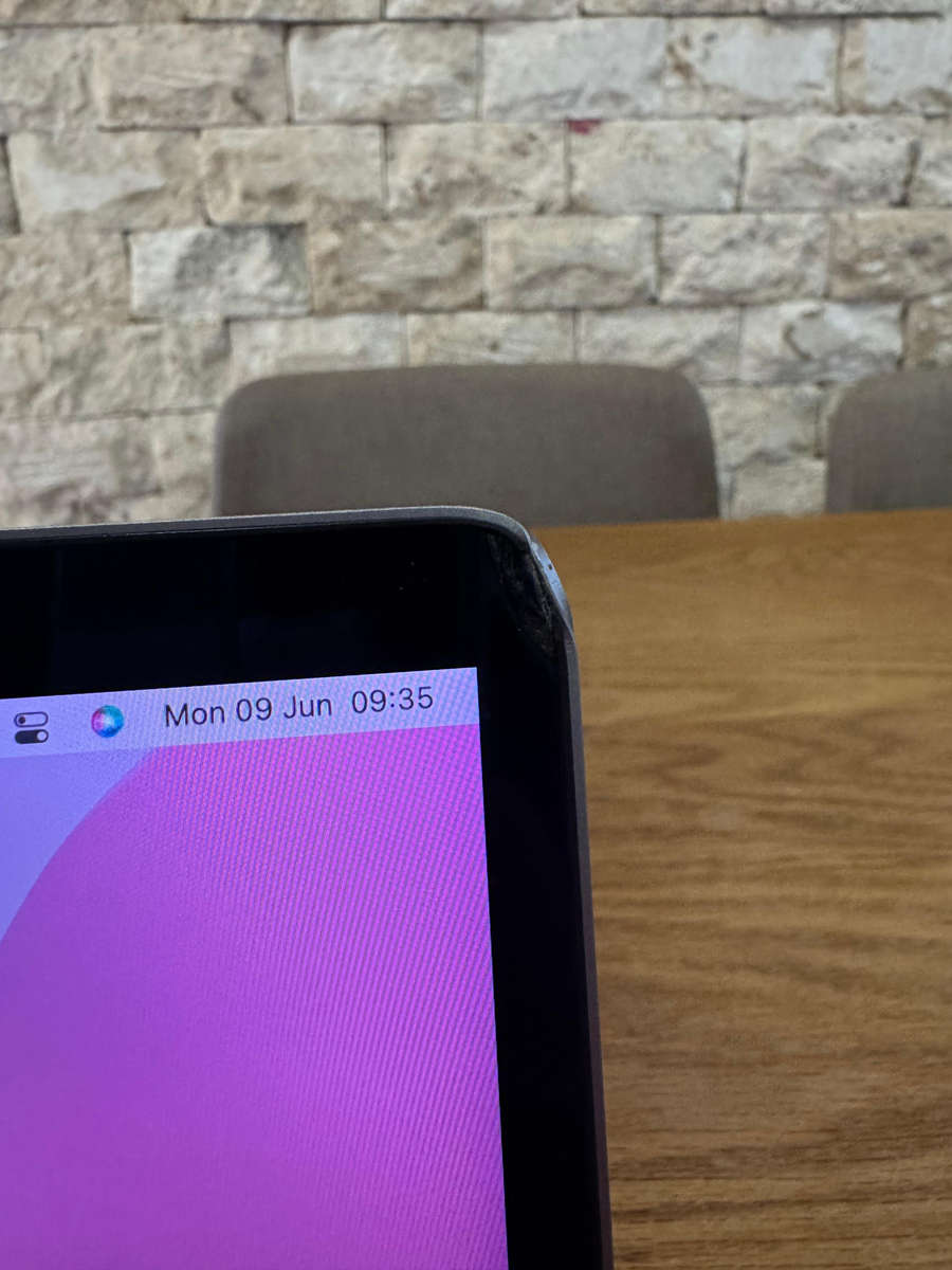 Apple MacBook Pro 13 Retina 2016 Space Grey, Intel Core i5, 256gb SSD, 8gb Ram, 2.0GHz NEW BATTERY!!