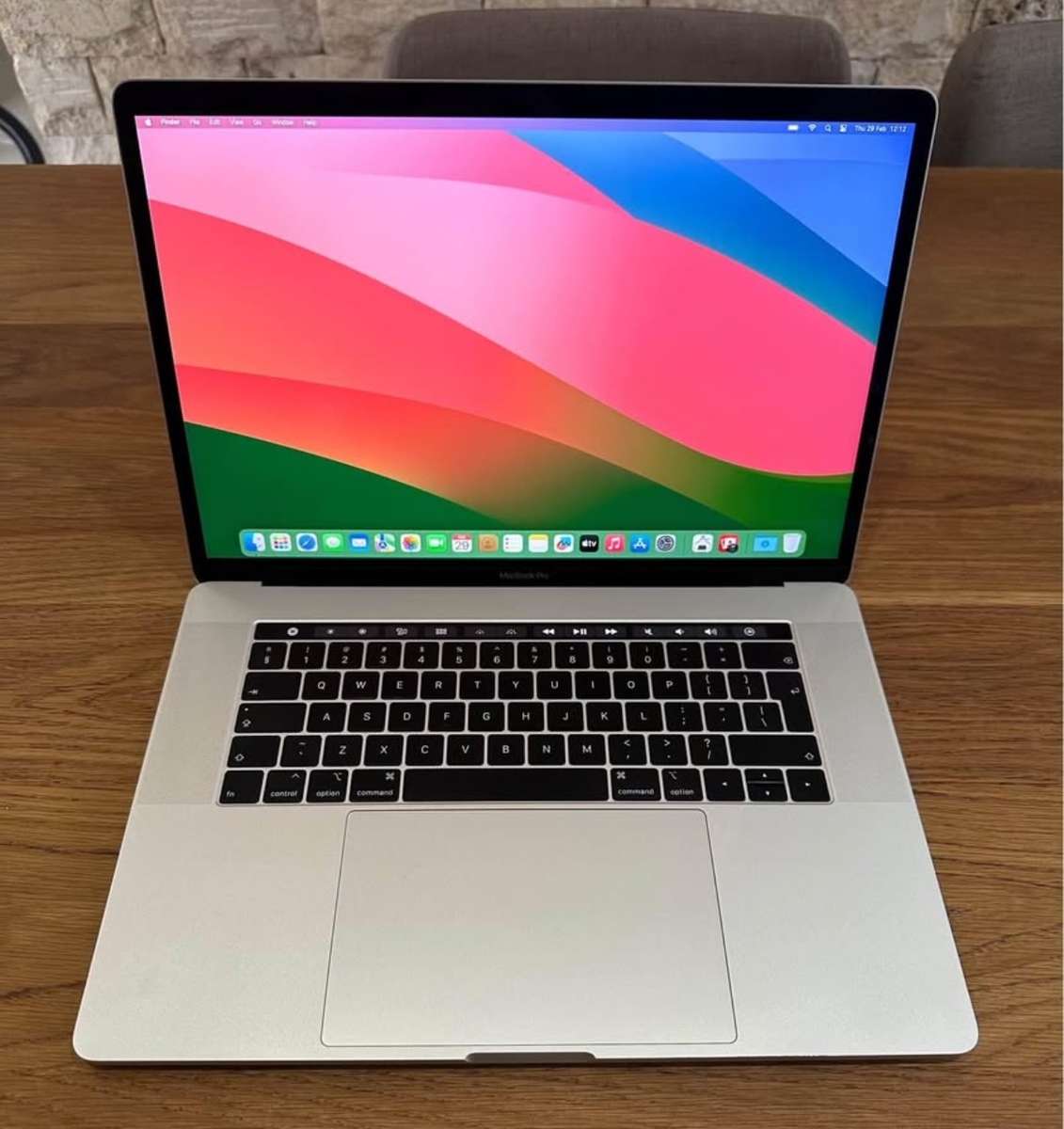 MacBook Pro (15-inch, 2018) 2.6GHz, Intel Core i7 ,512GB SSD, 16GB Ram - Silver , NEW BATERY INSTALL