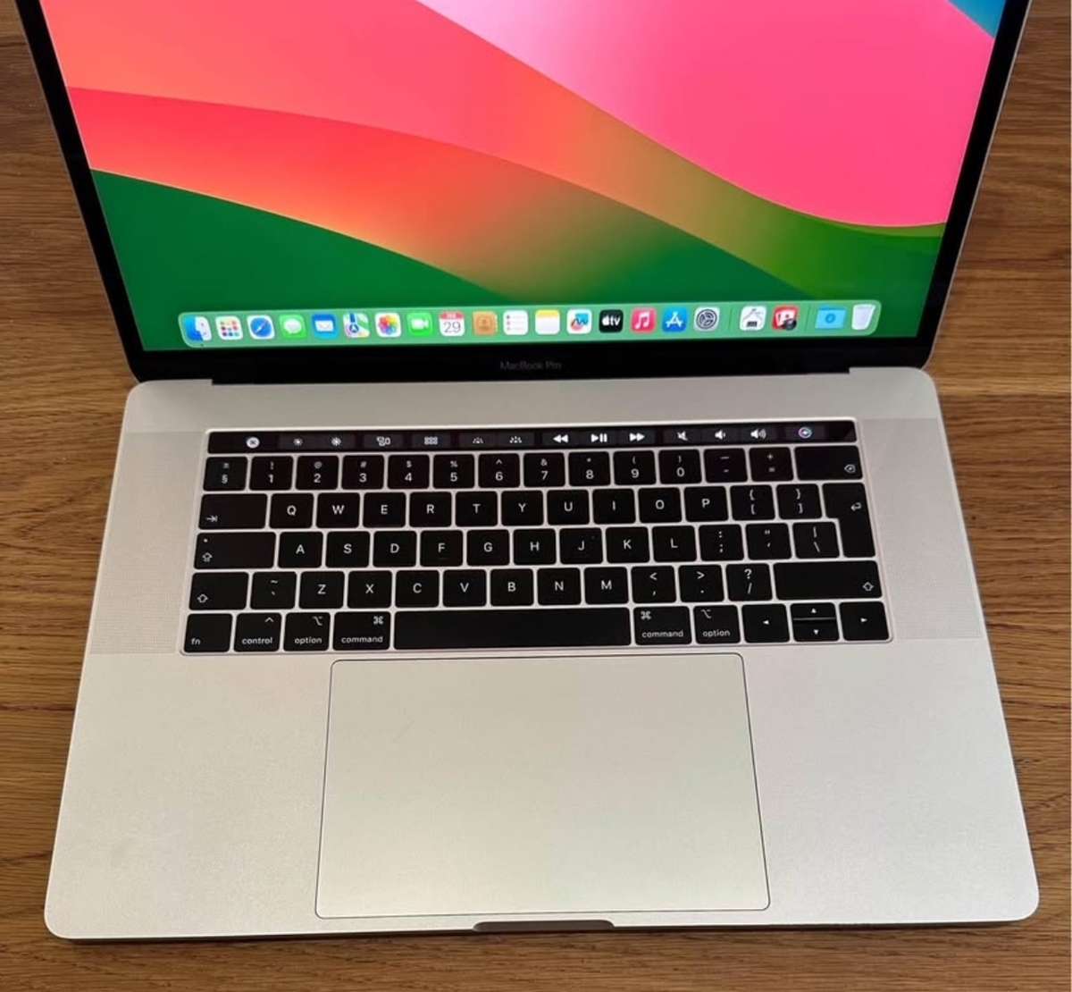 MacBook Pro (15-inch, 2018) 2.6GHz, Intel Core i7 ,512GB SSD, 16GB Ram - Silver , NEW BATERY INSTALL