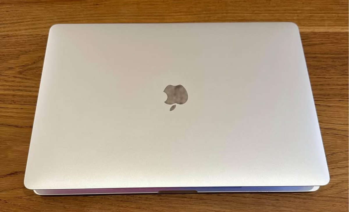 MacBook Pro (15-inch, 2018) 2.6GHz, Intel Core i7 ,512GB SSD, 16GB Ram - Silver , NEW BATERY INSTALL