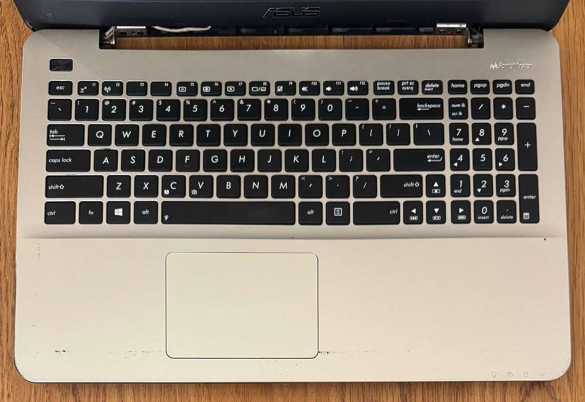 Asus NoteBook X555L 15.6, Intel Core i5-5200U 2.20Ghz, 8GB RAM, 1TB HDD PLEASE READ!!!