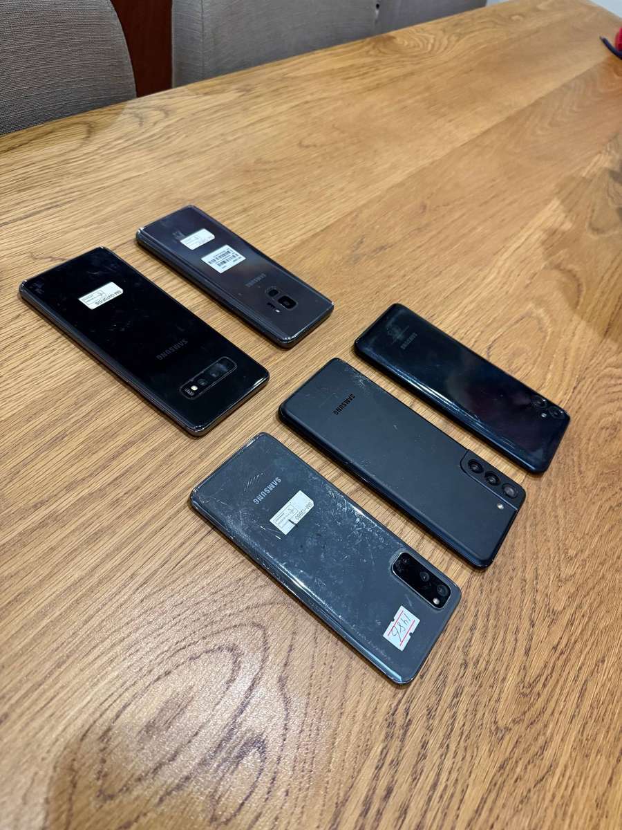 Samsung phones for spares and parts