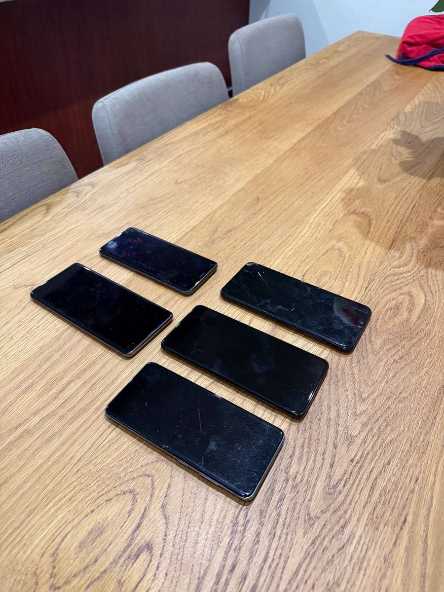 Samsung phones for spares and parts