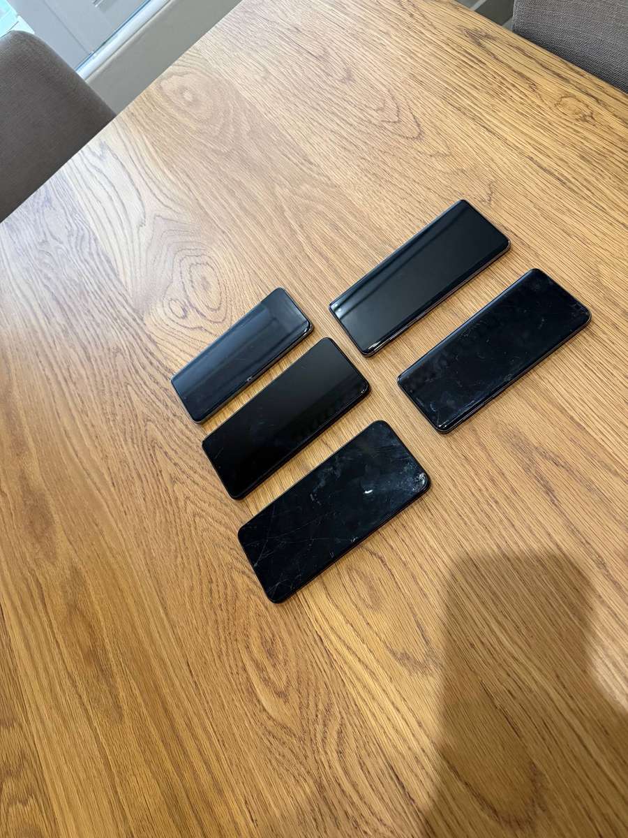 Samsung phones for spares and parts