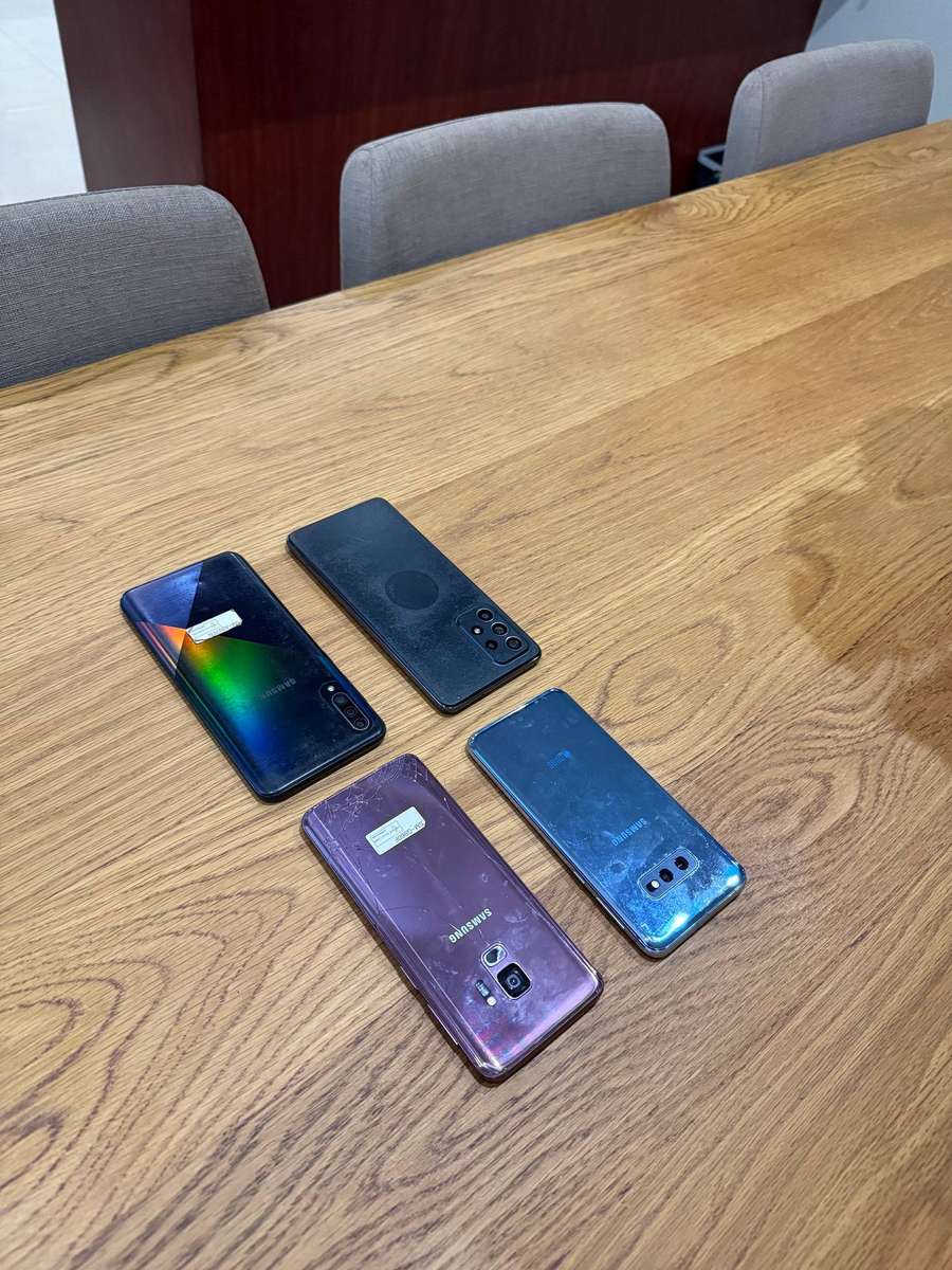 Samsung phones for spares and parts