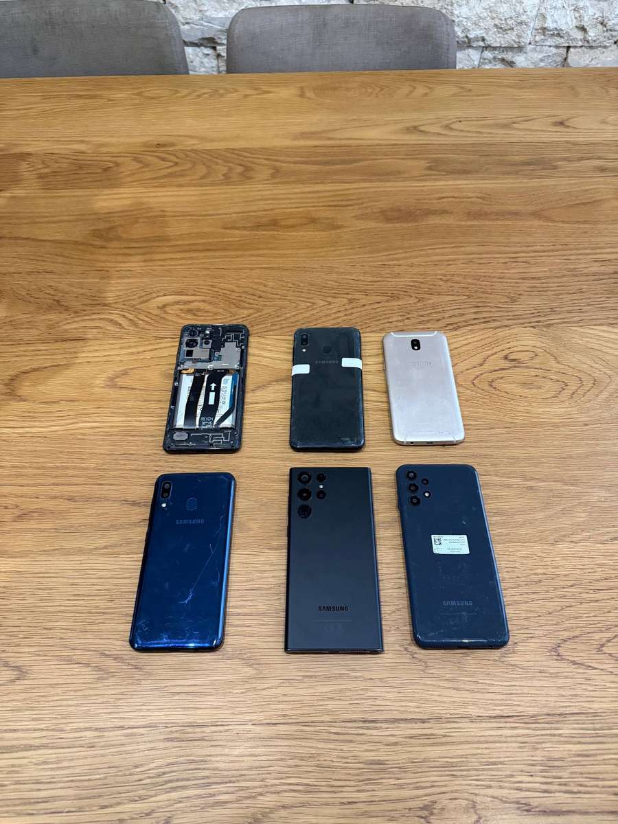 Samsung phones for spares and parts