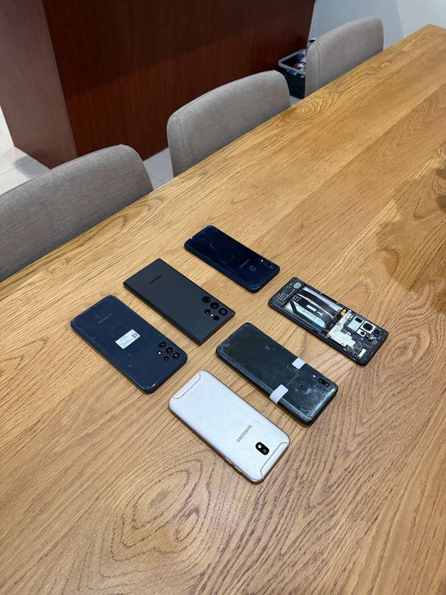 Samsung phones for spares and parts