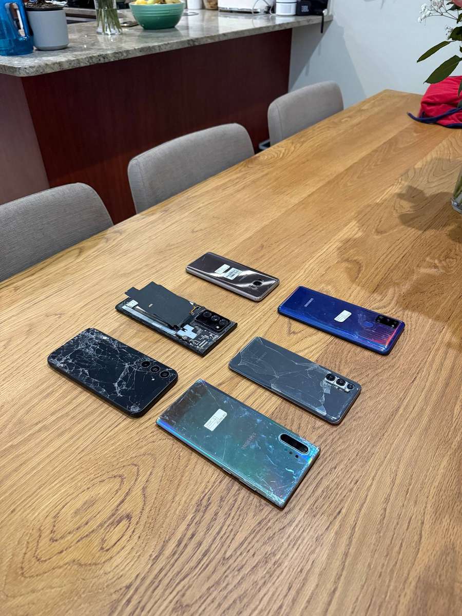 Samsung phones for spares and parts