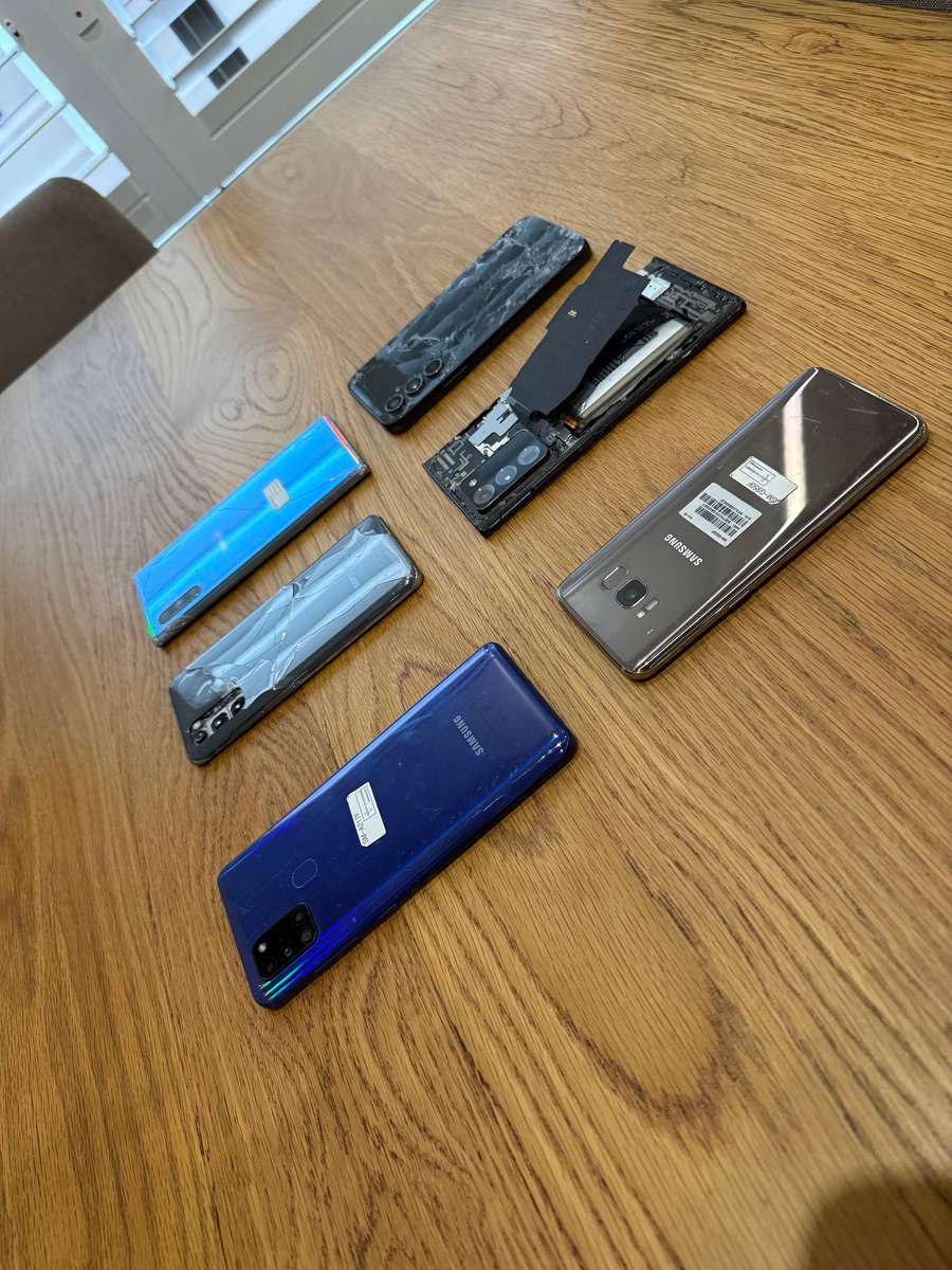 Samsung phones for spares and parts
