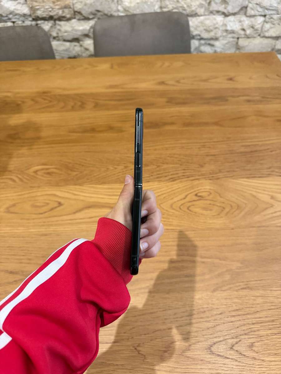 Samsung Galaxy Z Flip 3 phone for spares and parts