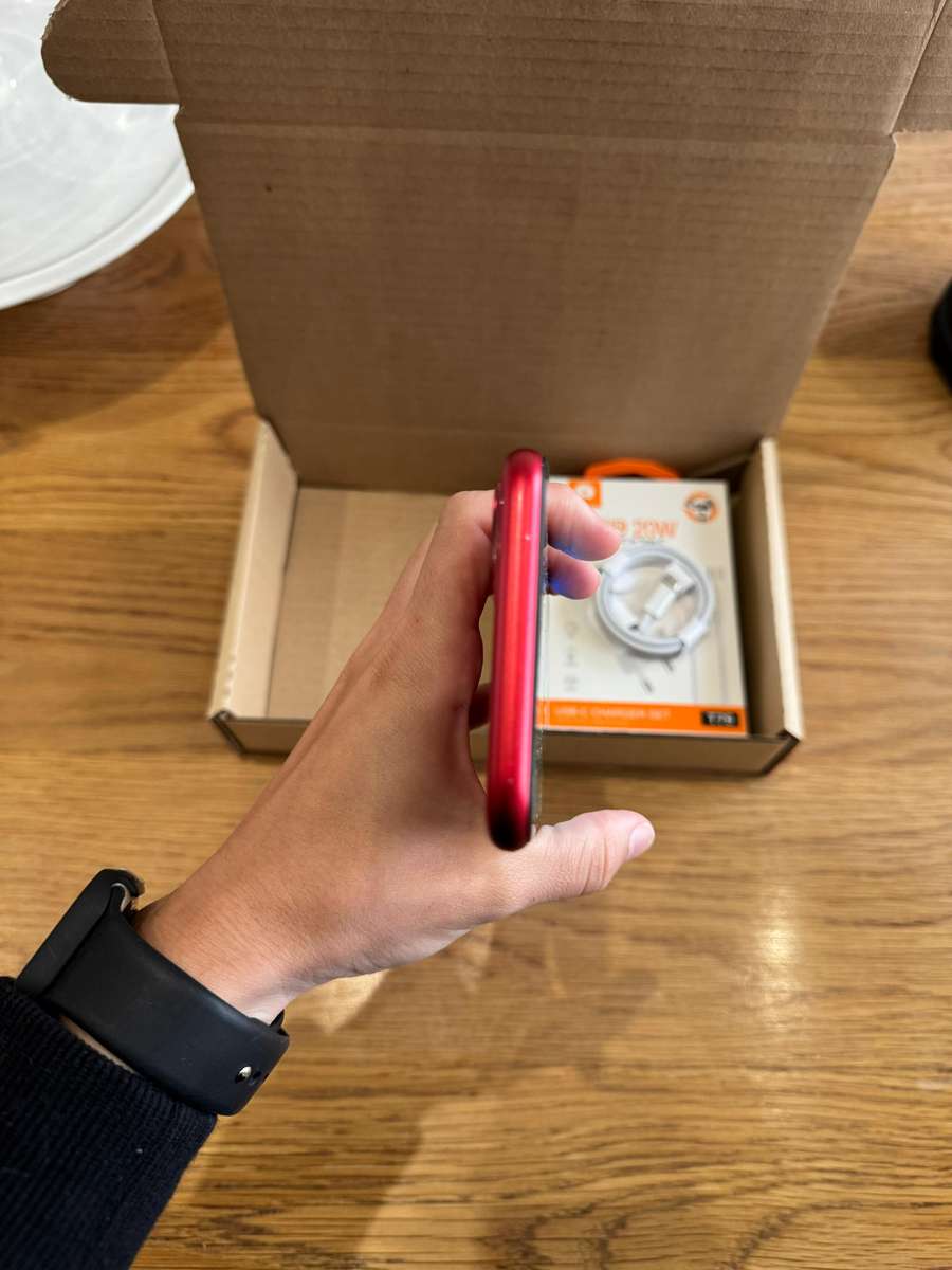 IPHONE 11 64GB RED
