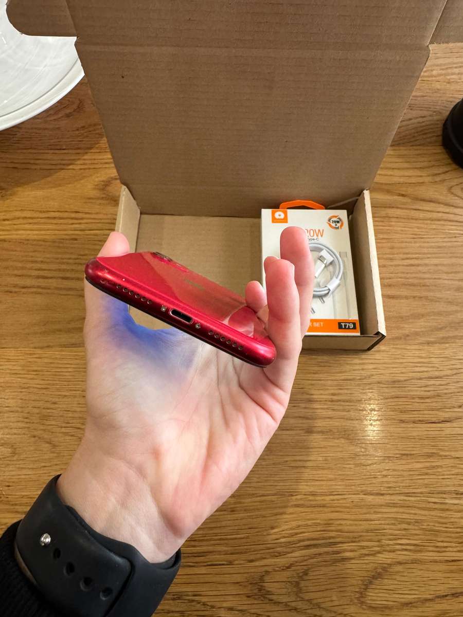 IPHONE 11 64GB RED