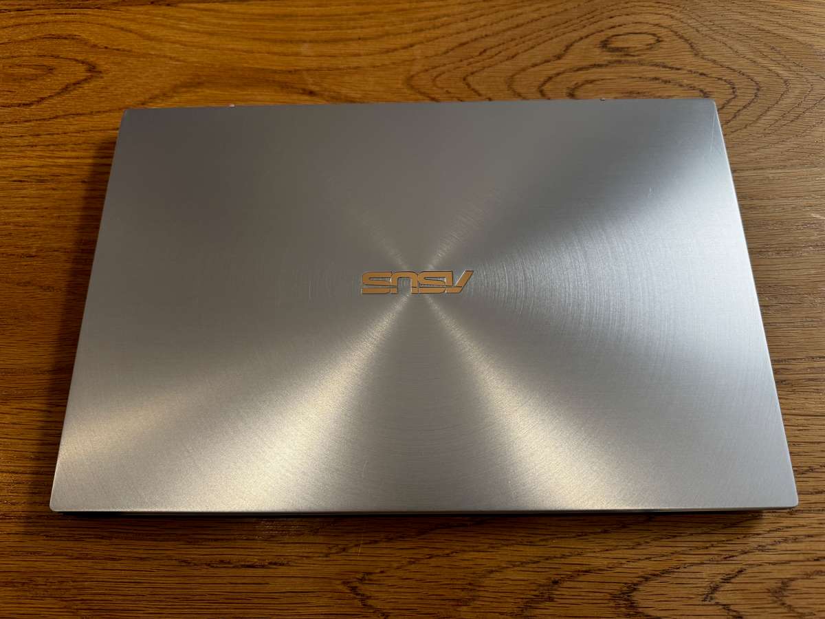 ASUS Zenbook 14 UX431F Intel Core i7-8565U, 8GB RAM DDR4 RAM PLEASE READ!!!