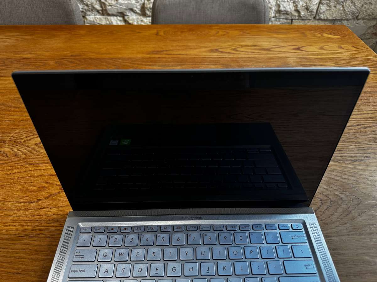 ASUS Zenbook 14 UX431F Intel Core i7-8565U, 8GB RAM DDR4 RAM PLEASE READ!!!