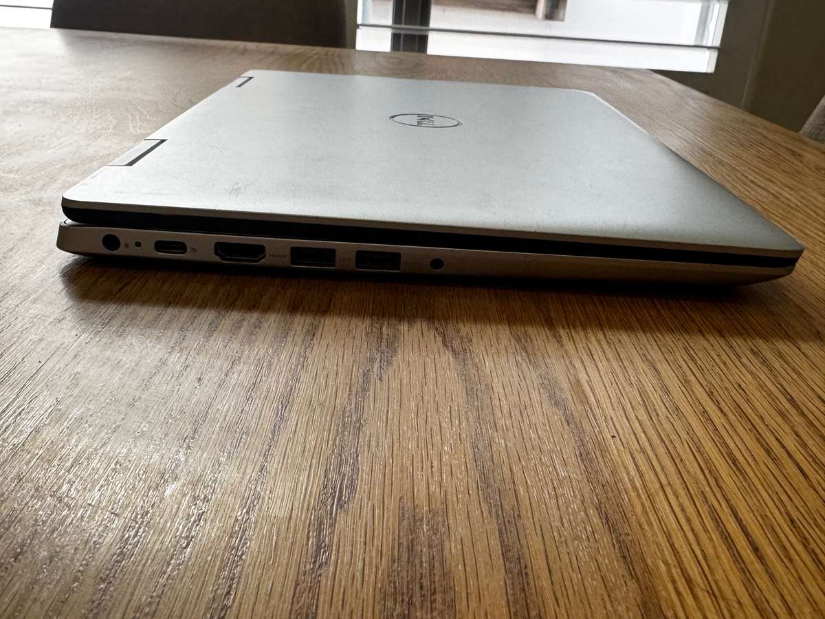 DELL INSPIRON P93G001 Intel Core i5-8265U, 8GB RAM DDR4 RAM 256GB SSD PLEASE READ!!!