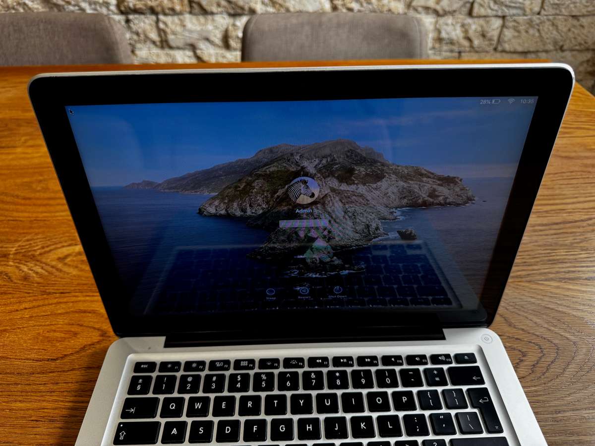 Apple MacBook Pro 13" MID 2012, Intel Core i5, 500gb HDD, 4gb Ram, 2.5GHz NEW BATTERY!!!!