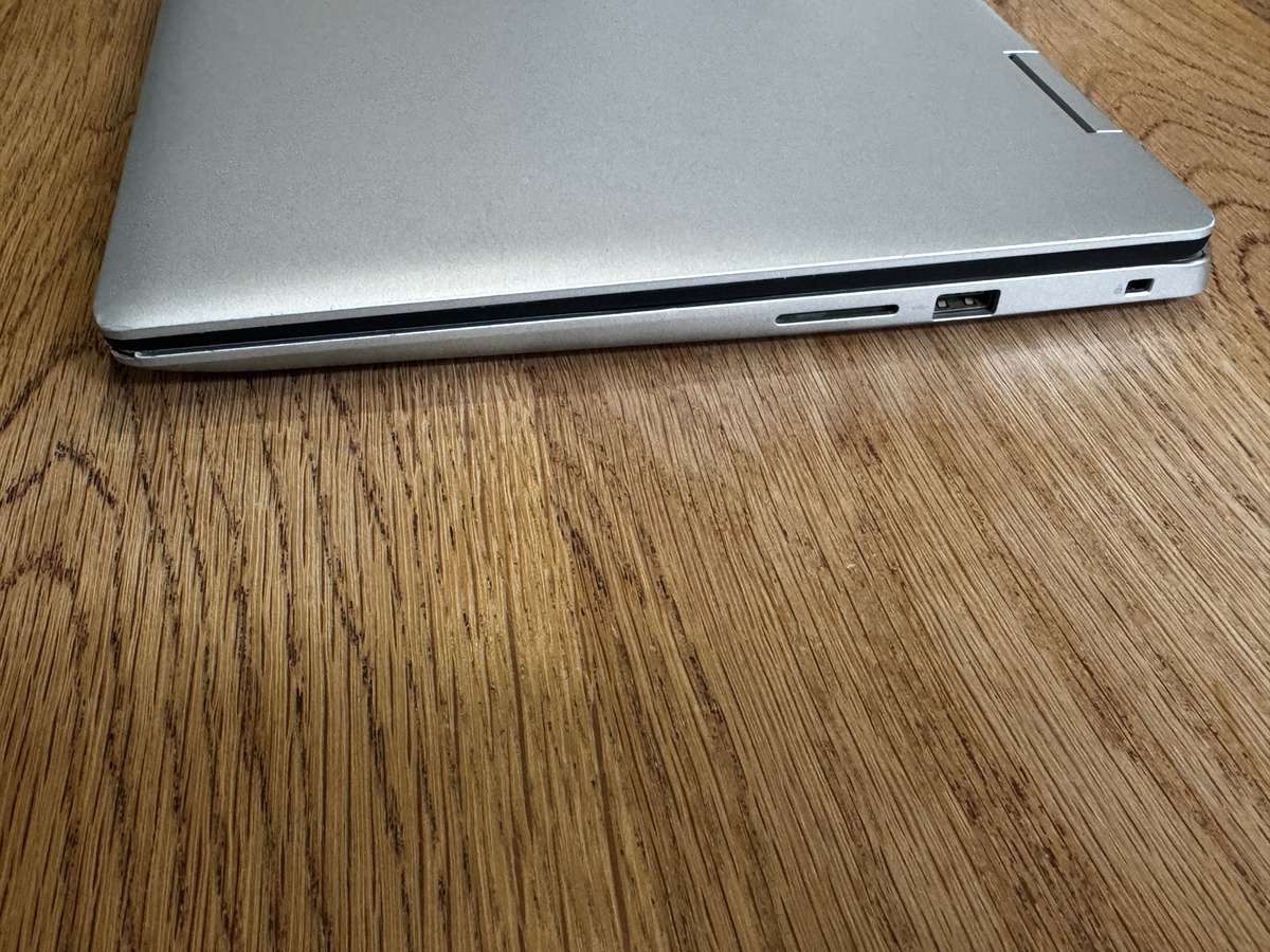 DELL INSPIRON P93G001 Intel Core i5-8265U, 8GB RAM DDR4 RAM 256GB SSD PLEASE READ!!!