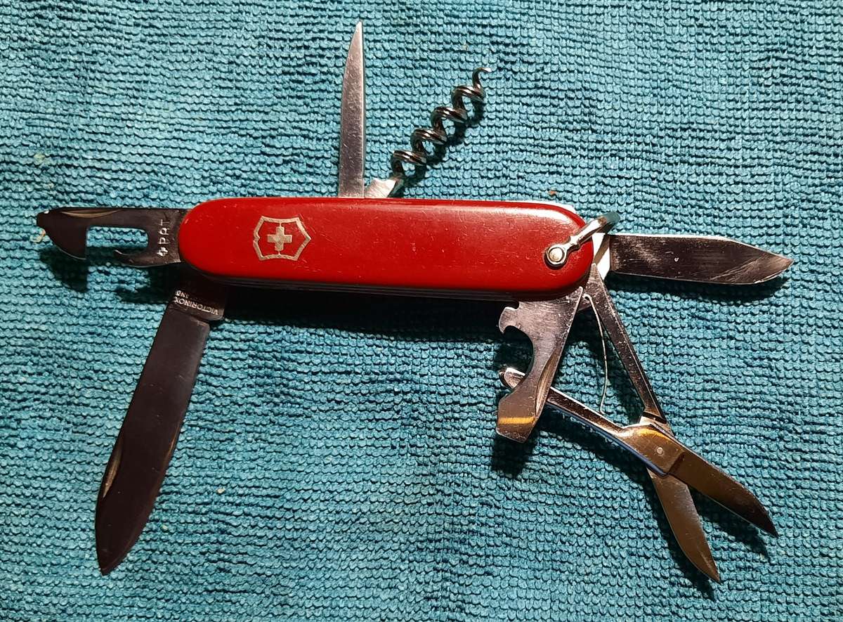Swiss Army Knife Victoria 1960 Climber Rare with 5 ring grooved cork screw and Bale