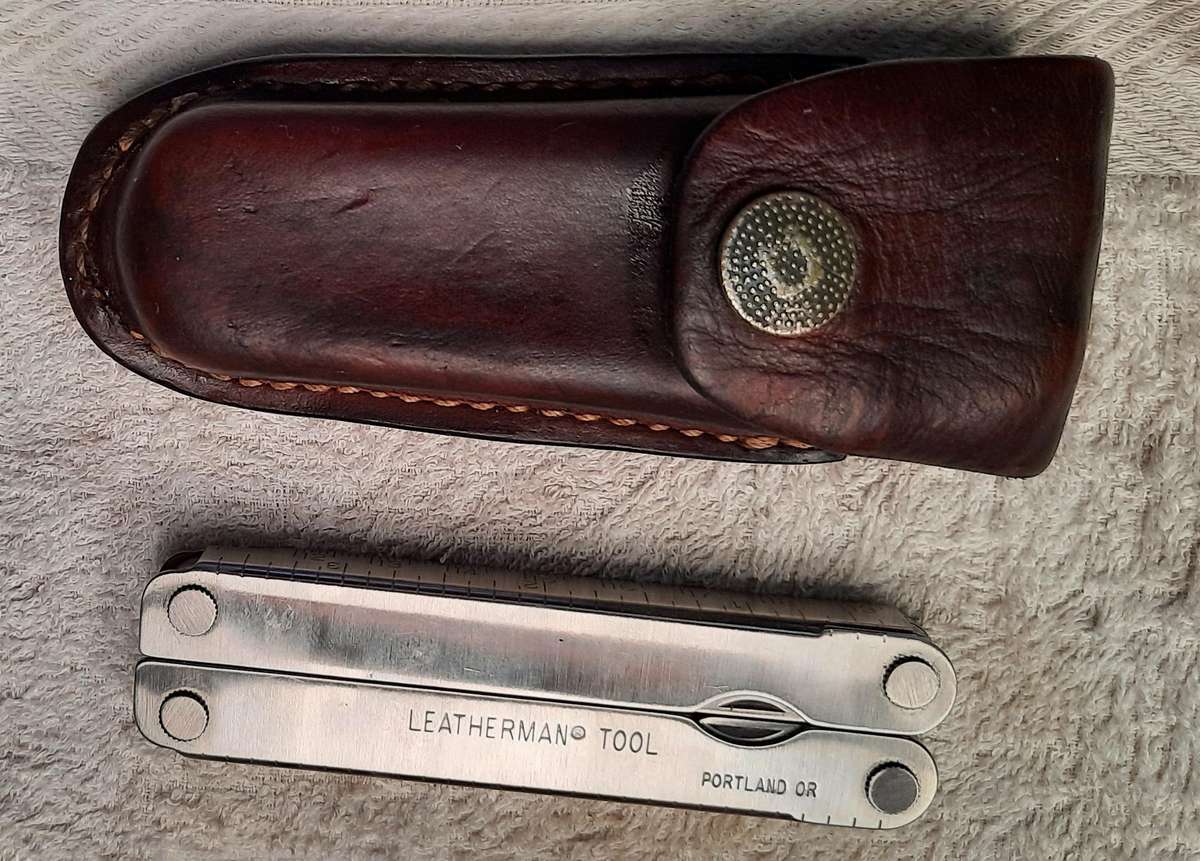 Leatherman PST 2  Multitool  manufacture date 03/98 With Thick Leather  Pouch Good Condition