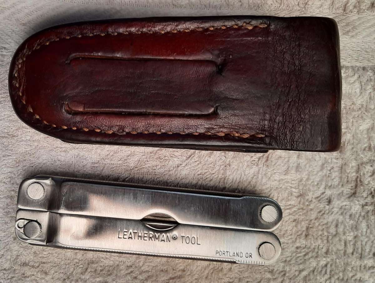 Leatherman PST 2  Multitool  manufacture date 03/98 With Thick Leather  Pouch Good Condition