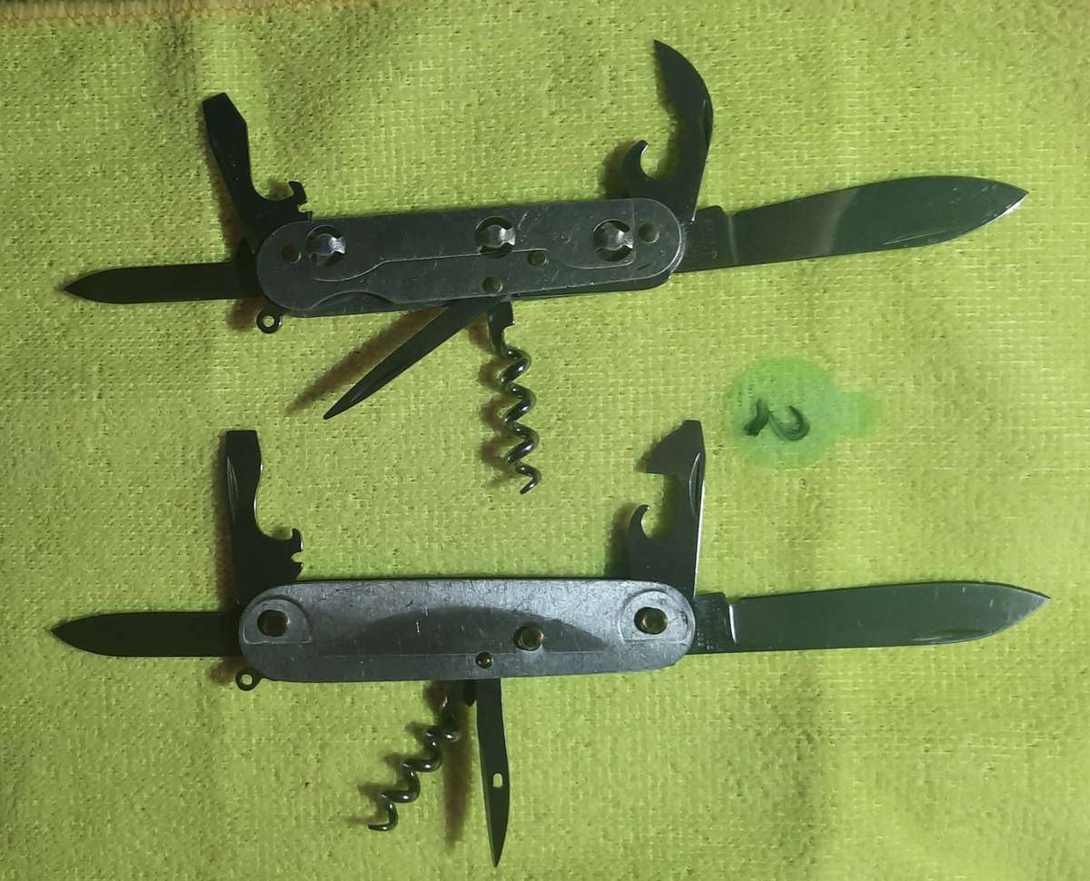 Victorinox /Wenger- as per pictures two bodies with blades no scales