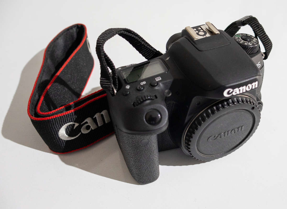 Canon EOS 77D DSLR - 24.2 Megapixels - Dual Pixel CMOS AF - Wi-Fi, NFC, Bluetooth - Body Only