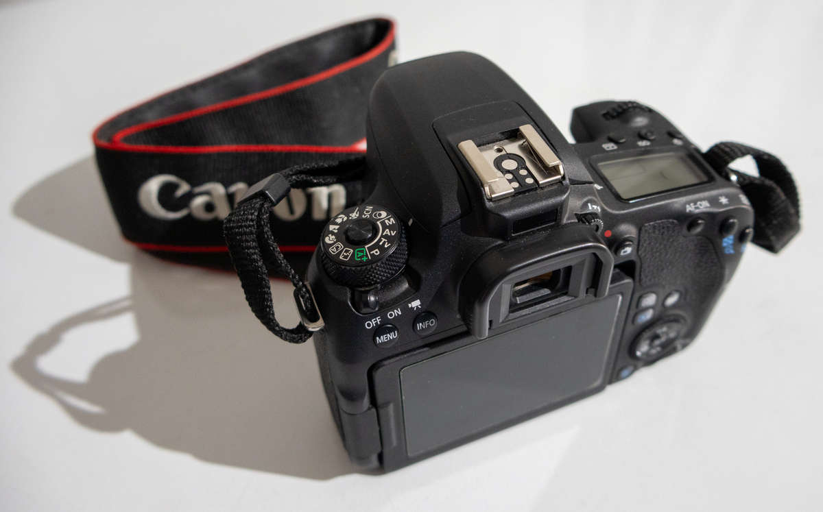 Canon EOS 77D DSLR - 24.2 Megapixels - Dual Pixel CMOS AF - Wi-Fi, NFC, Bluetooth - Body Only